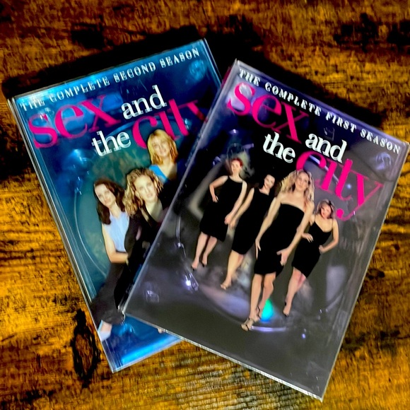 SEX AND THE CITY - Seasons 1 & 2 - Picture 1 of 6